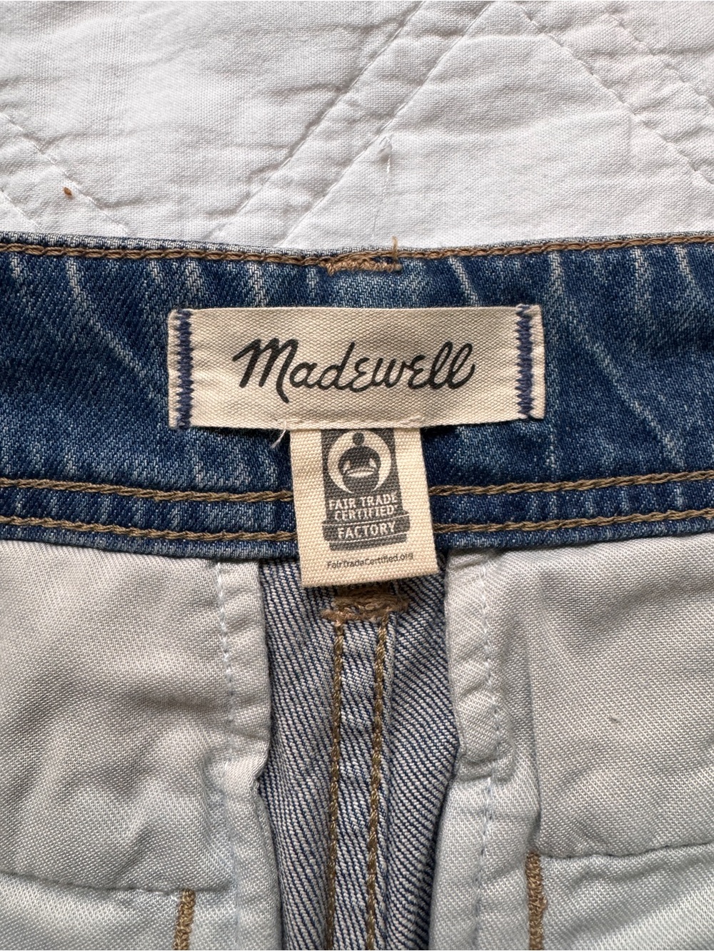 Madewell Relaxed Straight Men’s Jeans in Mid Blue Wash - Picture 2 of 4